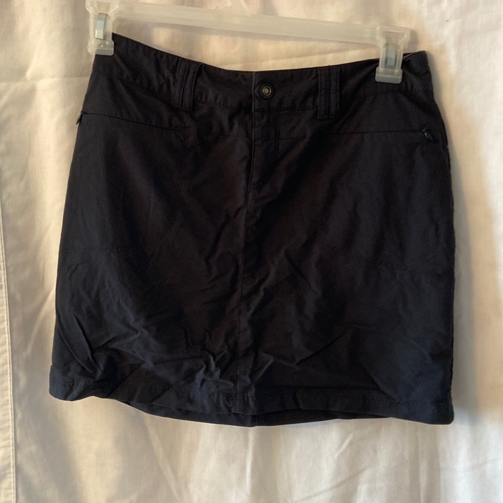 Rei Skort Women’s size 2 black PRICE TO SELL